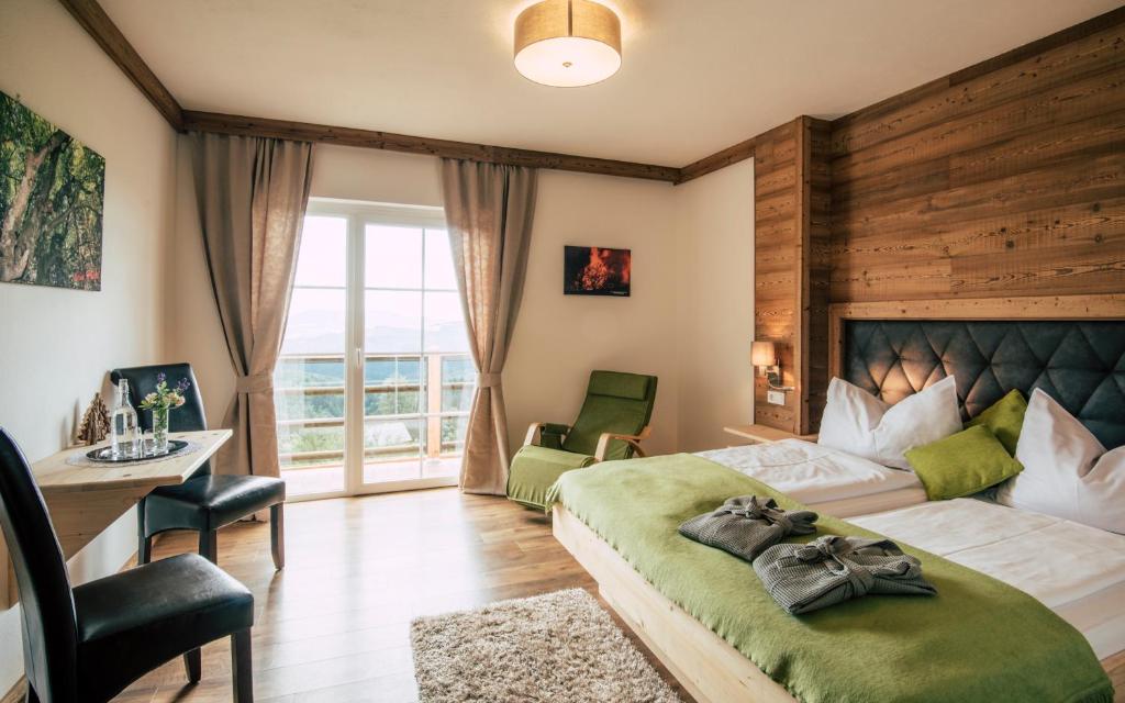 Postel nebo postele na pokoji v ubytování Hotel Schwengerer