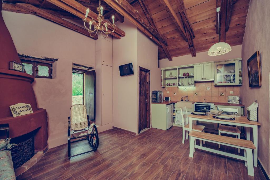 a room with a kitchen with a table and a stove at La Casa Di Nonna in Koríthion