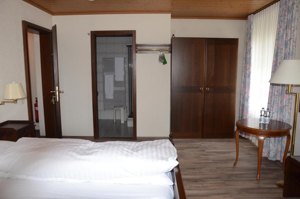 Letto o letti in una camera di Gasthof Löwen Worb bei Bern