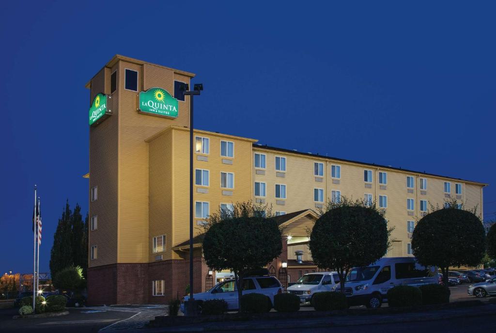 a hotel with cars parked in front of it at La Quinta by Wyndham Portland Airport in Portland