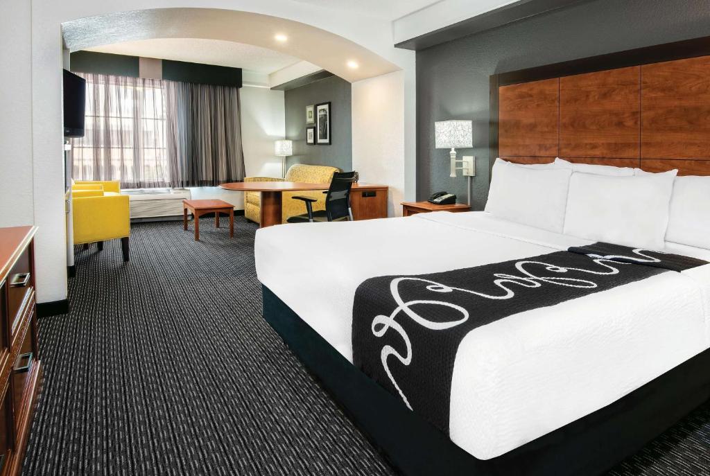 La Quinta Inn & Suites by Wyndham San Antonio Riverwalk - King Suite - Non-fumeur
