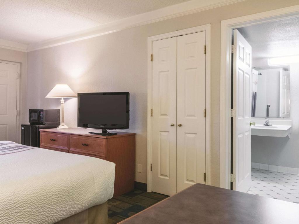 La Quinta Inn by Wyndham New Orleans West Bank / Gretna - Zimmer Mit Kingsize-Bett – Barrierefrei