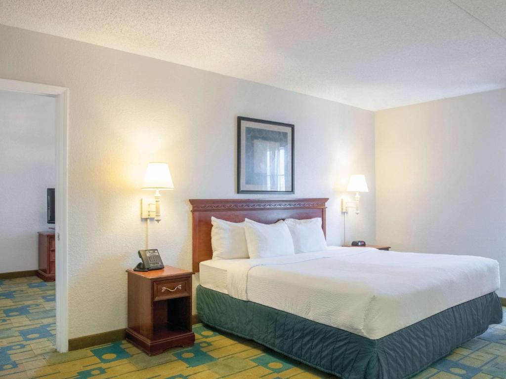 La Quinta Inn by Wyndham New Orleans Veterans / Metairie - Deluxe King Suite - Non-fumeur