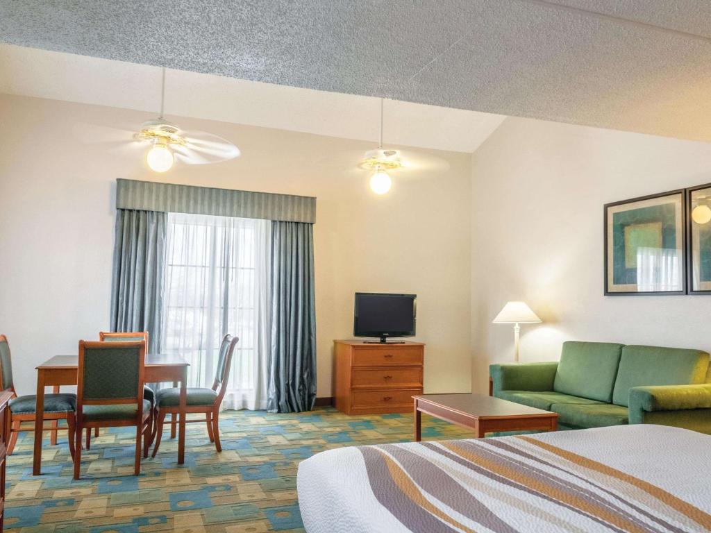 La Quinta Inn by Wyndham New Orleans West Bank / Gretna - Queen-Suite