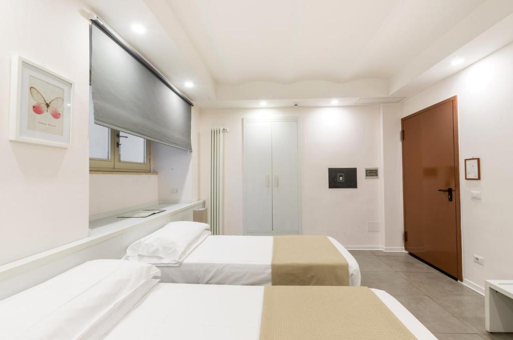 Łóżko lub łóżka w pokoju w obiekcie Hotel Tempio Di Pallade