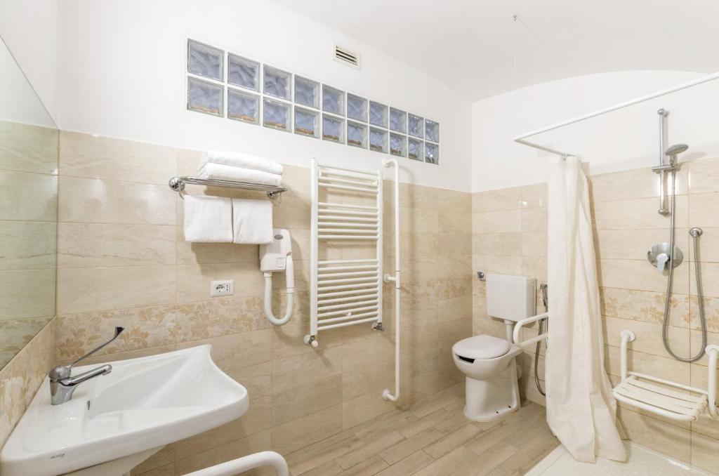 Łazienka w obiekcie Hotel Tempio Di Pallade