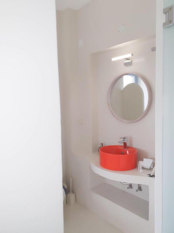 A bathroom at Thomas Apartments Katapola - Chora