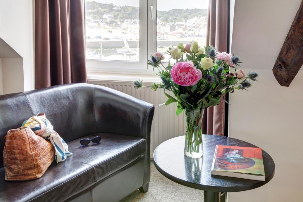 Posezení v ubytování Hôtel Le Benhuyc