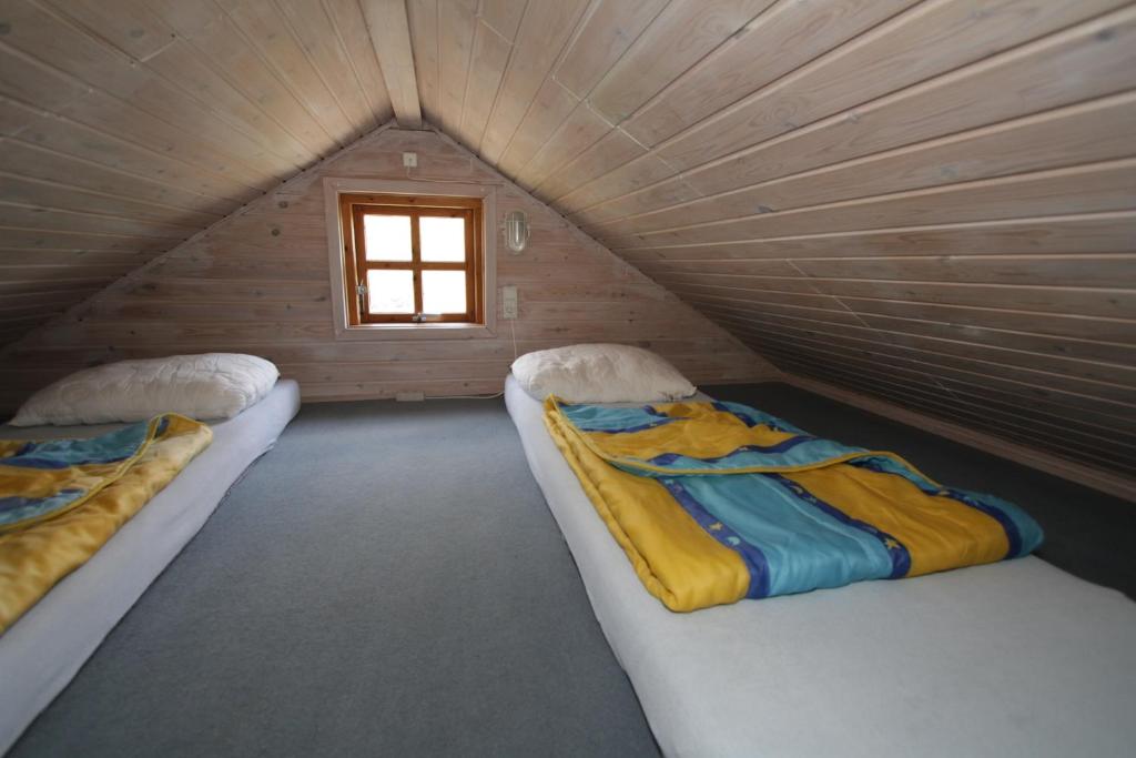 Postel nebo postele na pokoji v ubytování Husodde Strand Camping & Cottages