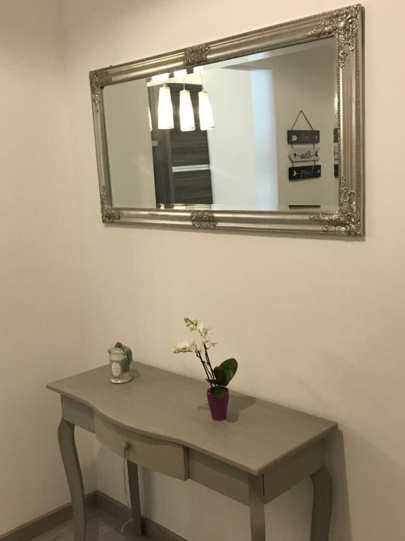 Зображення з фотогалереї помешкання Lovely Apt Really Downtown - FREE PRIVATE PARKING INCLUDED! - у Генуї