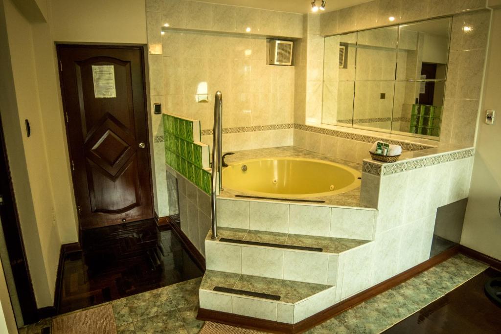 Koupelna v ubytování Hotel Lexus