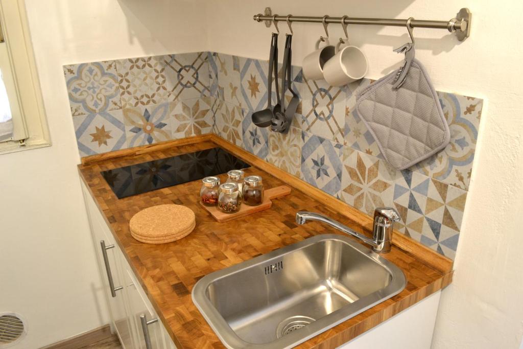 A kitchen or kitchenette at Modarno Exclusive Apartments