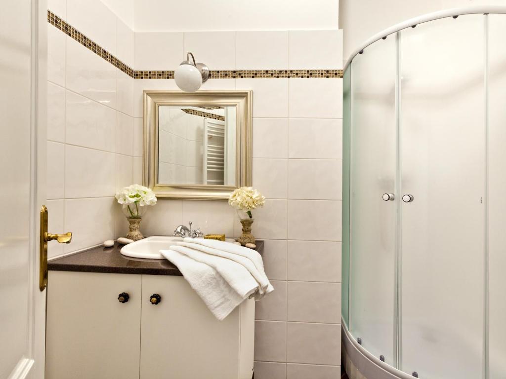 Cathedral Prague Apartments - Resim 22