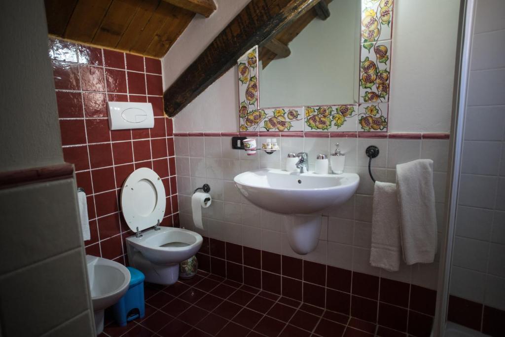 Uma casa de banho em B&B Salotto Di Athena