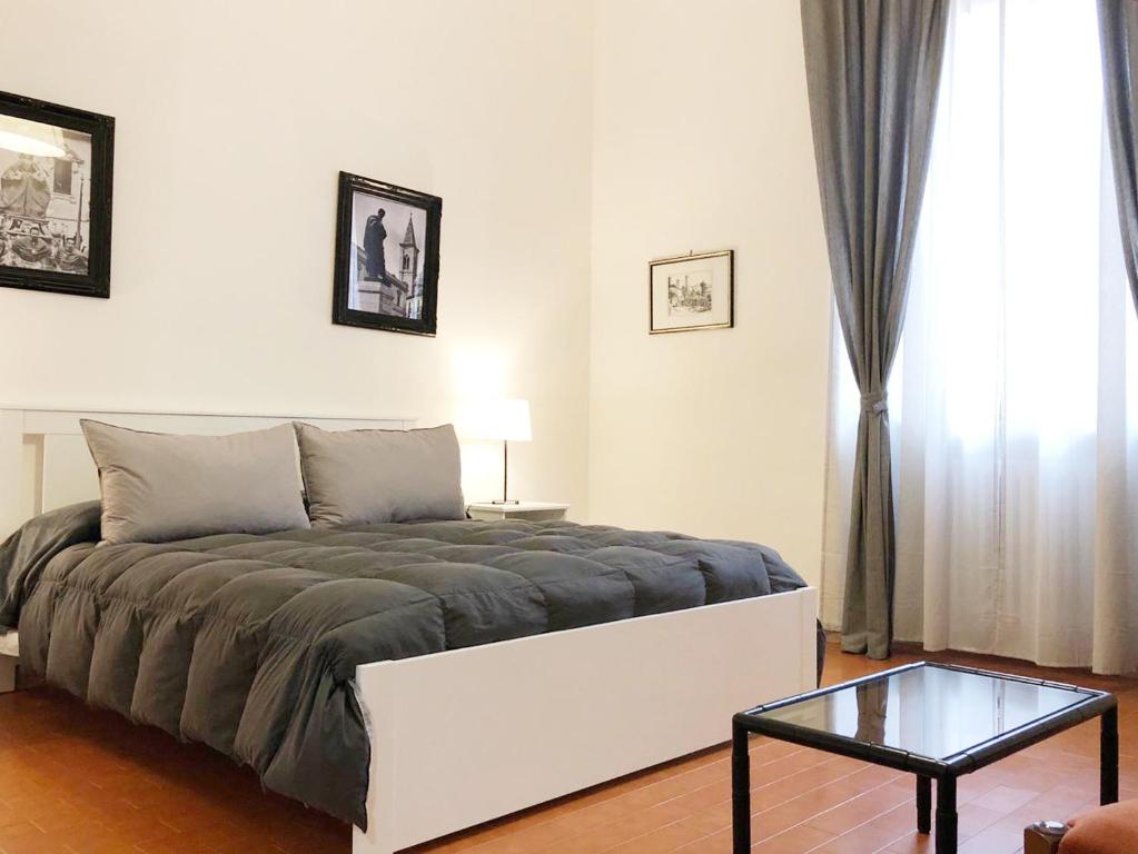 Brand New Apartment in Sulmona tesisinde bir odada yatak veya yataklar
