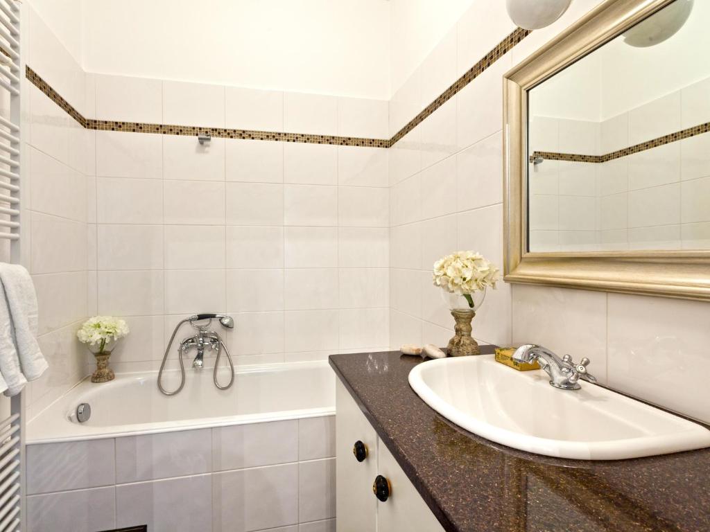 Cathedral Prague Apartments - Resim 15