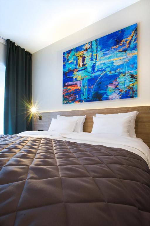 Ένα ή περισσότερα κρεβάτια σε δωμάτιο στο Hotel Forum Garni