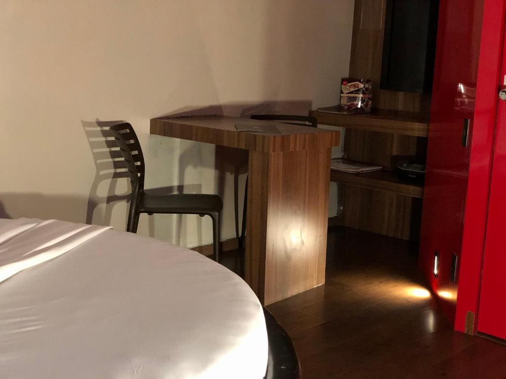  Snob Motel (Adult Only)