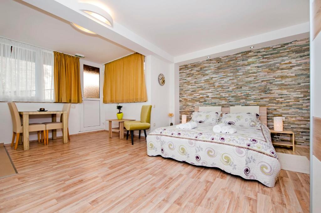 Postel nebo postele na pokoji v ubytování Apartments Figarola