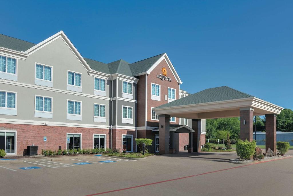 a rendering of a hotel with a parking lot at La Quinta by Wyndham Tyler South in Tyler