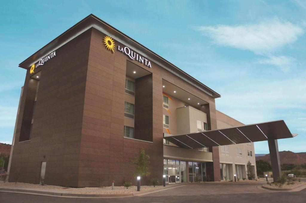 a hotel building with a sunflower on top of it at La Quinta by Wyndham Kanab in Kanab