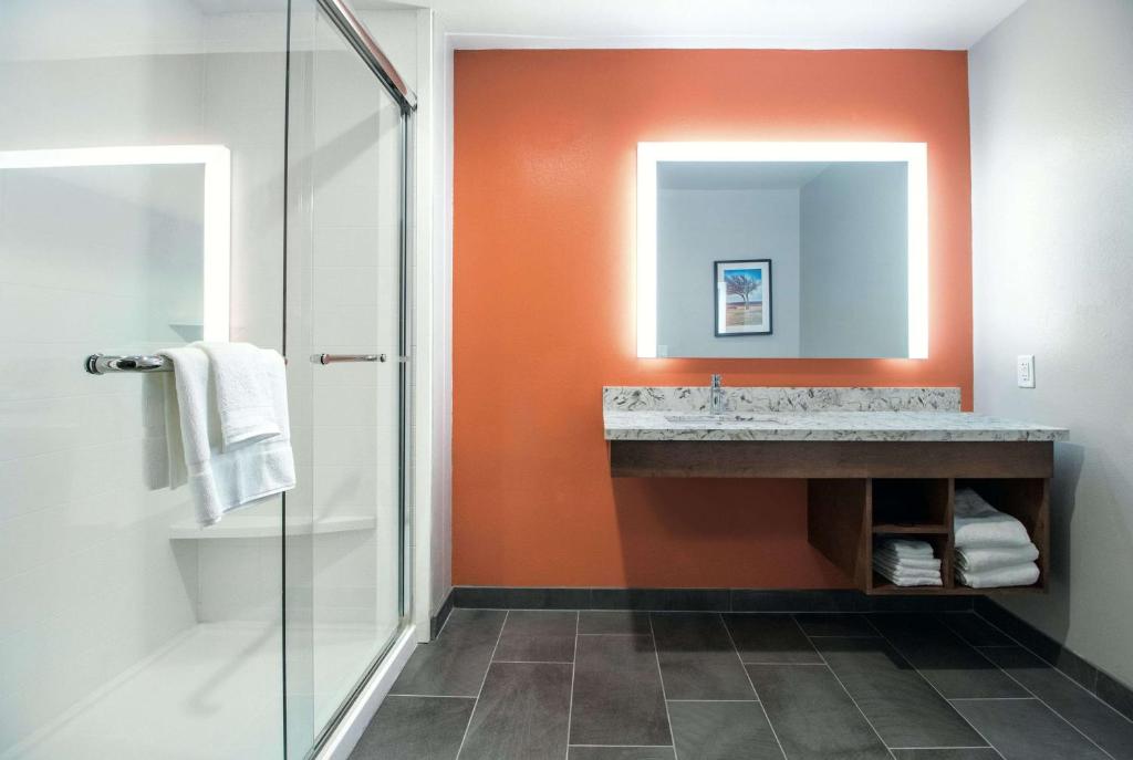 La Quinta by Wyndham Waco Baylor Downtown - Salle De Roi