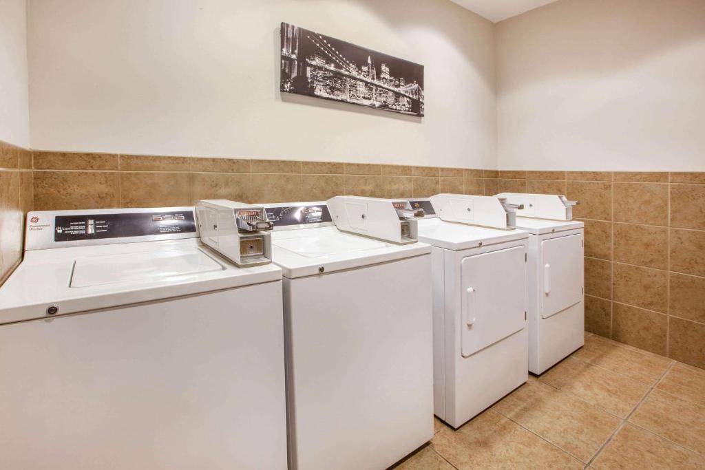 La Quinta by Wyndham Cincinnati Airport Florence photo