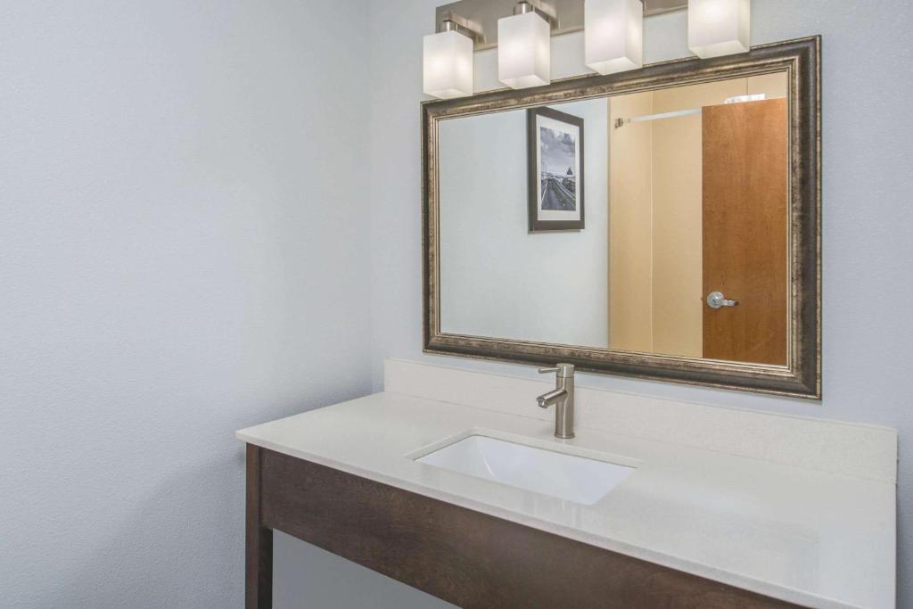 La Quinta by Wyndham Moscow Pullman photo