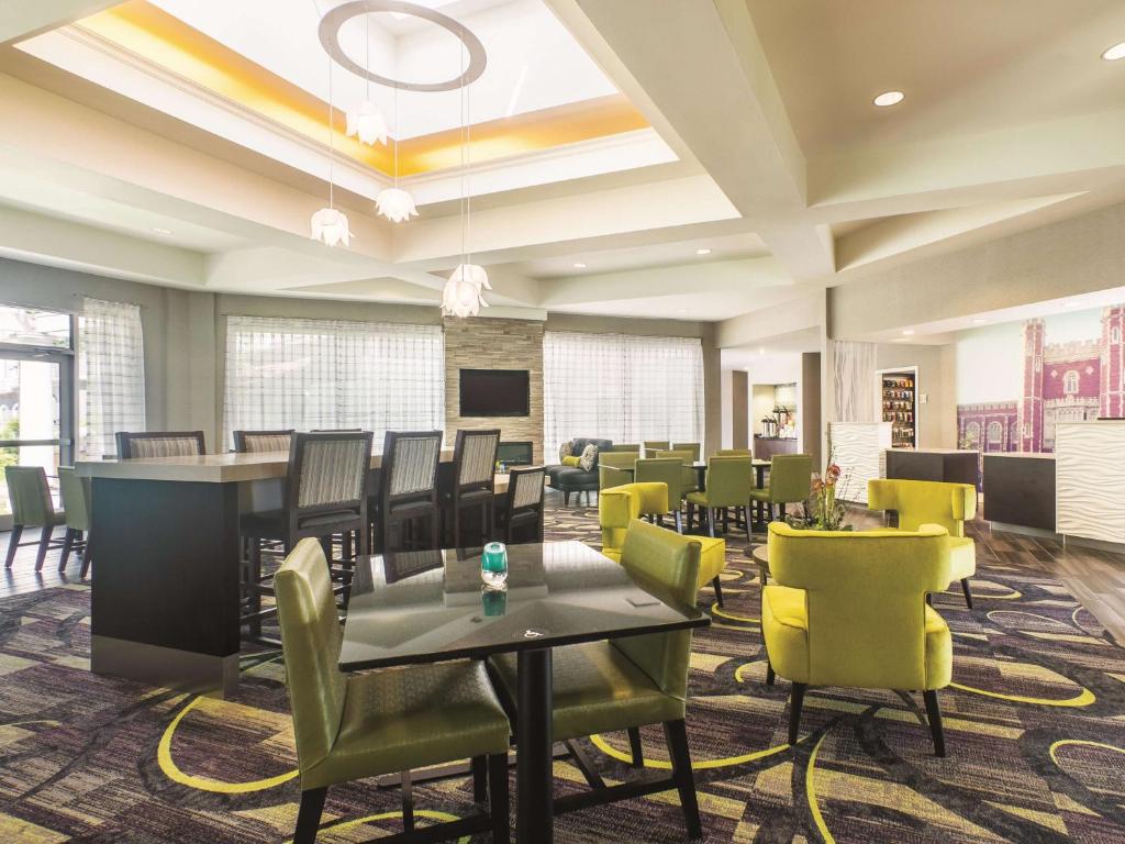 La Quinta by Wyndham Oklahoma City Norman photo