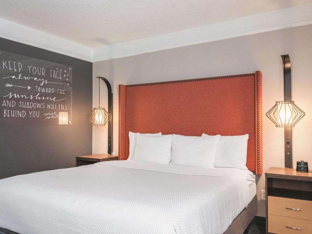 رزرو هتل، La Quinta توسط Wyndham New Orleans Downtown | 09197245266