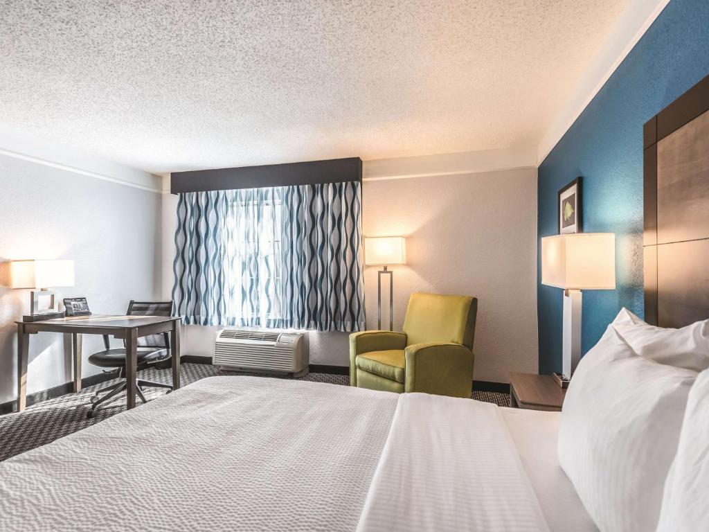 La Quinta by Wyndham Orlando Lake Mary - Zimmer Mit Kingsize-Bett