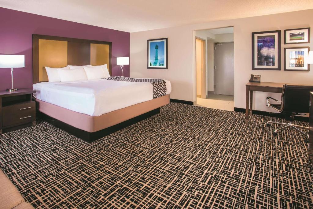 La Quinta by Wyndham Cincinnati NE - Mason - Executive King Room