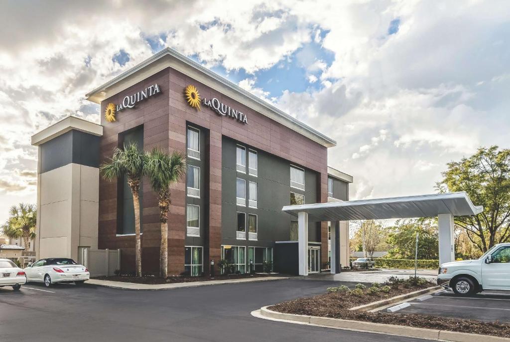 a rendering of a hotel with a gas station at La Quinta by Wyndham Myrtle Beach - N. Kings Hwy in Myrtle Beach