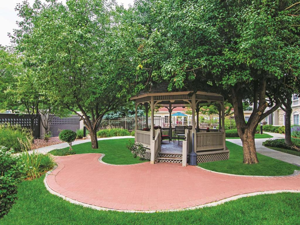 La Quinta Inn & Suites by Wyndham Denver Airport DIA photo