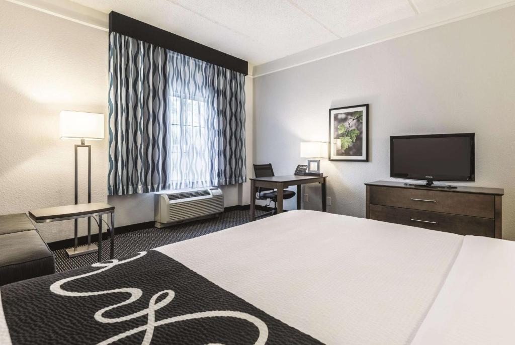 La Quinta by Wyndham Orlando Lake Mary photo