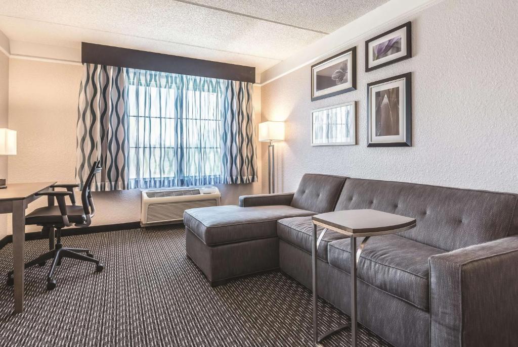 La Quinta by Wyndham Orlando Lake Mary - Suite Mit Kingsize-Bett – Nichtraucher