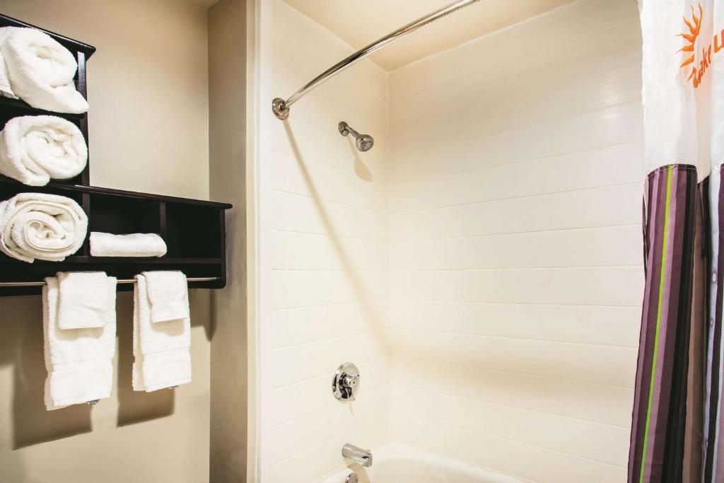 La Quinta by Wyndham Cincinnati NE - Mason - Kingkamer