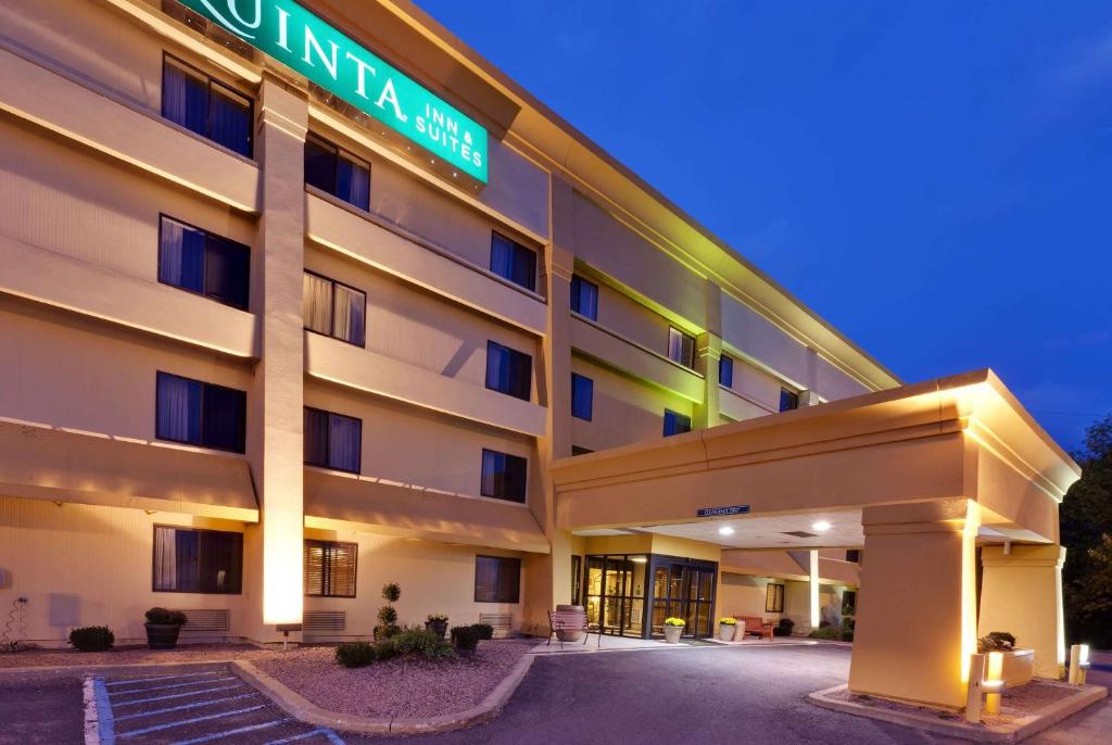 a rendering of the front of a hotel at night at La Quinta by Wyndham Plattsburgh in Plattsburgh