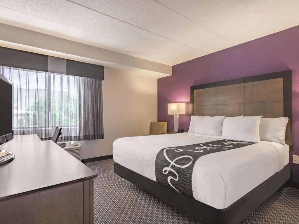 La Quinta by Wyndham Salem NH photo