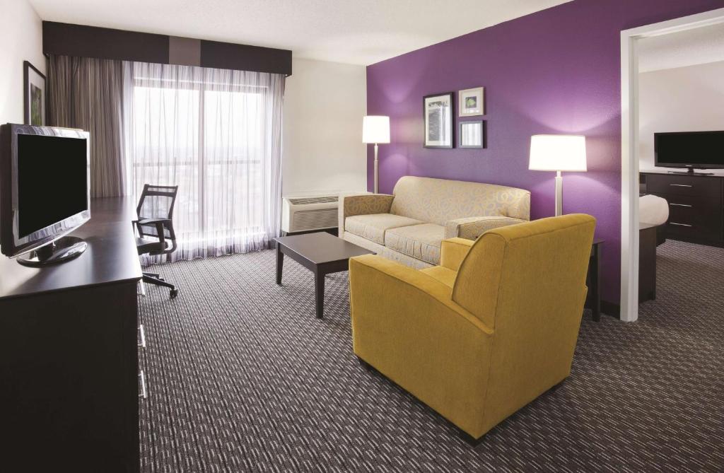La Quinta by Wyndham Minneapolis Bloomington W - FREE AIRPORT SHUTTLE - Room De Deluxe King