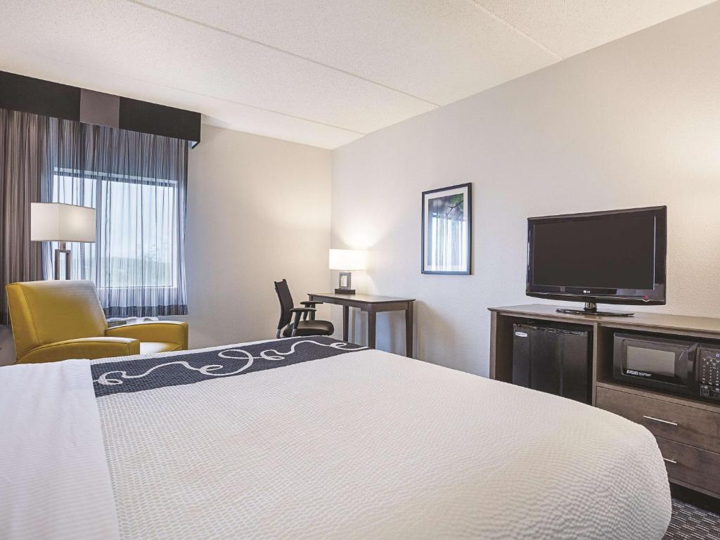 La Quinta by Wyndham Baltimore BWI Airport - King Room
