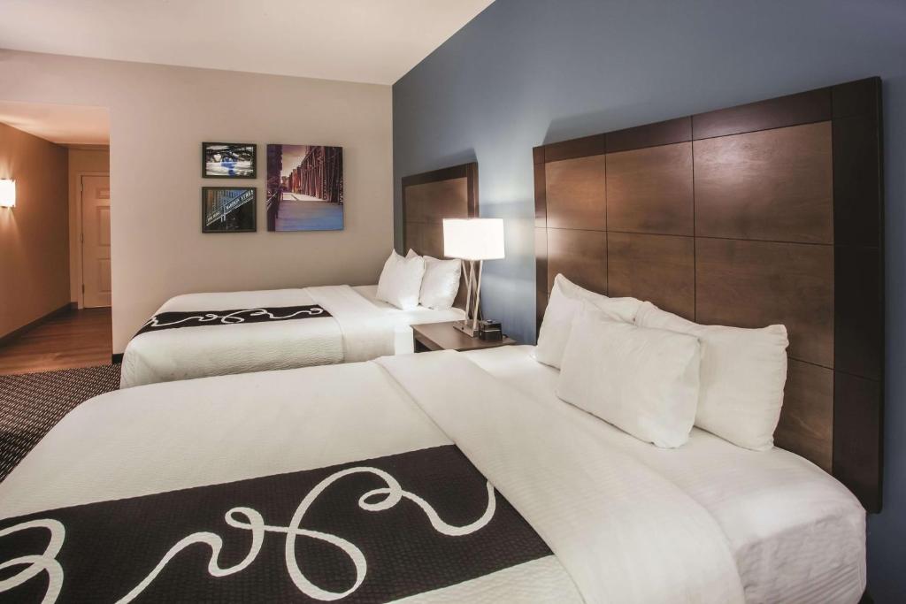 La Quinta by Wyndham Chicago Downtown - Queen Room With Two Queen Beds And Bath Tub - Mobility Accessible/Non-Smoking