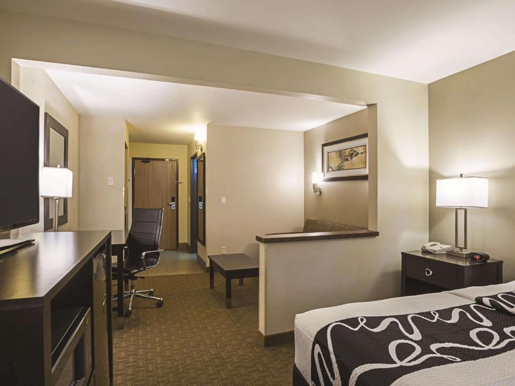 TV a/nebo společenská místnost v ubytování La Quinta Inn by Wyndham Olympia - Lacey