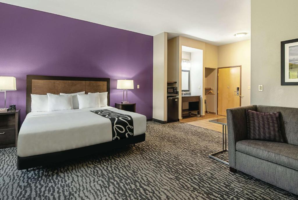 La Quinta Inn by Wyndham Livermore - Deluxe Executive King Room - Non-Smoking