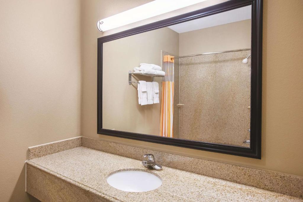 La Quinta by Wyndham Bay City - King Room Met Twee Kingsize Bedden - Niet -roken