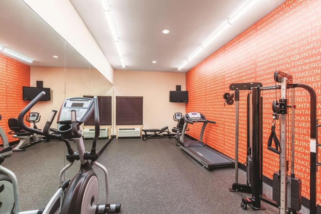 a gym with two treadmills and two tread machines at La Quinta by Wyndham Houston IAH Bush Intl Airport E in Humble