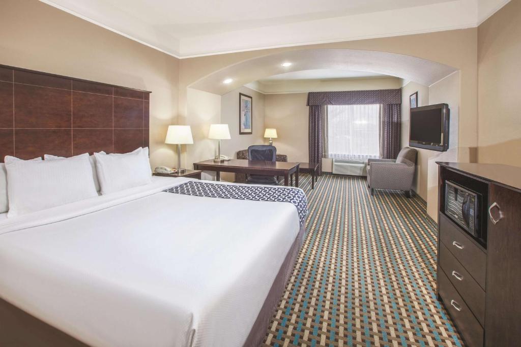 La Quinta by Wyndham Bay City - Executive King Room