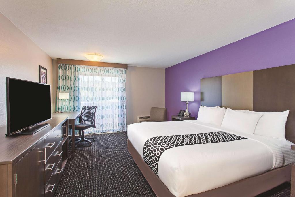 La Quinta by Wyndham Pomona - Kingkamer