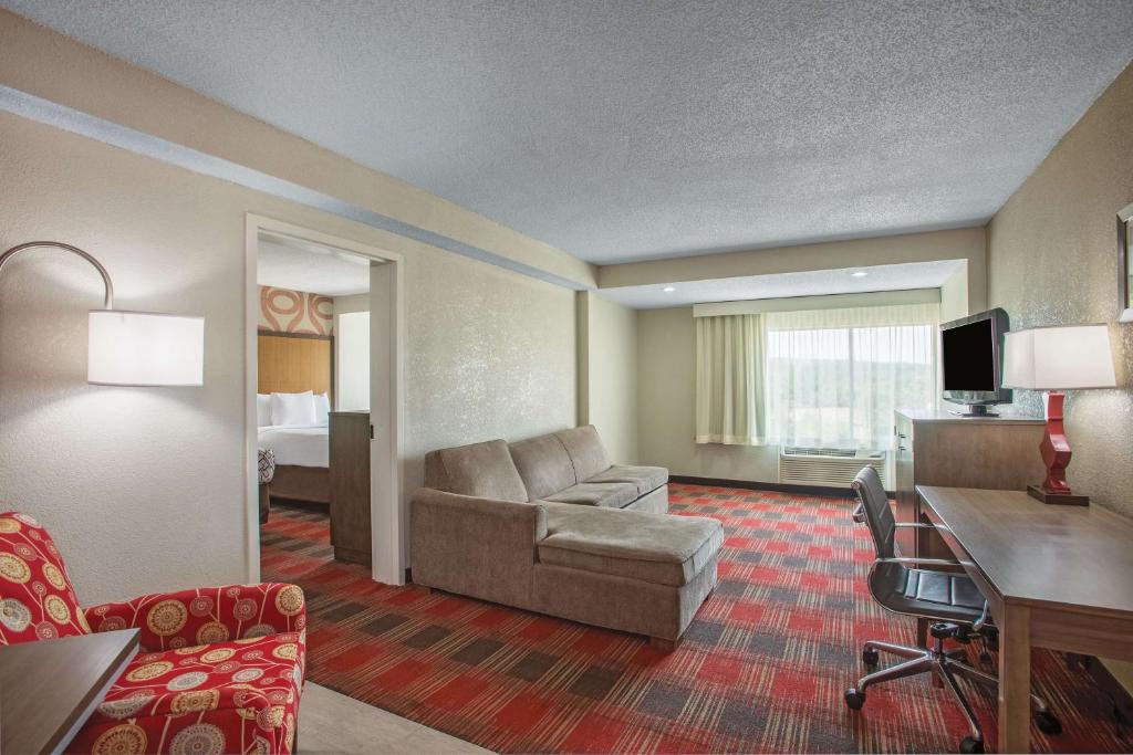La Quinta Inn & Suites by Wyndham DC Metro Capital Beltway - 一卧室套房 - 带两张大号床 - 禁烟