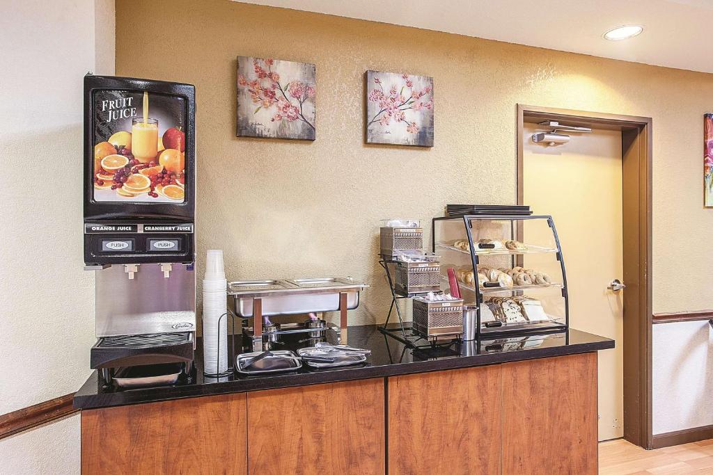 La Quinta by Wyndham Davis photo